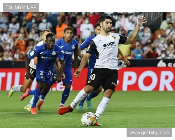 瓦伦西亚球迷抗议持续，俱乐部形象受损且门票销售面临影响