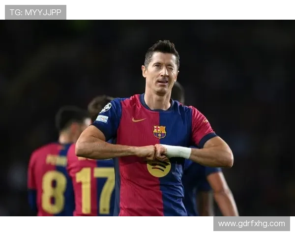 C罗与莱万巅峰期稳定性及持续输出对比分析 C罗与莱万巅峰期稳定性及持续输出对比分析