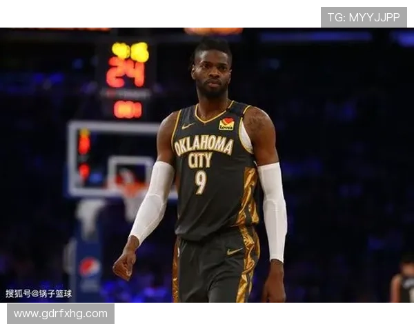 班西蒙斯挡拆吸引内线防守转换较上季明显提升